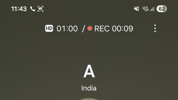 vaizdas į Telefone rodomas raudonas taškas ir laikmatis