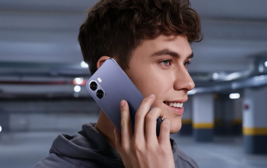 Asmuo, priimantis skambutį OPPO A6