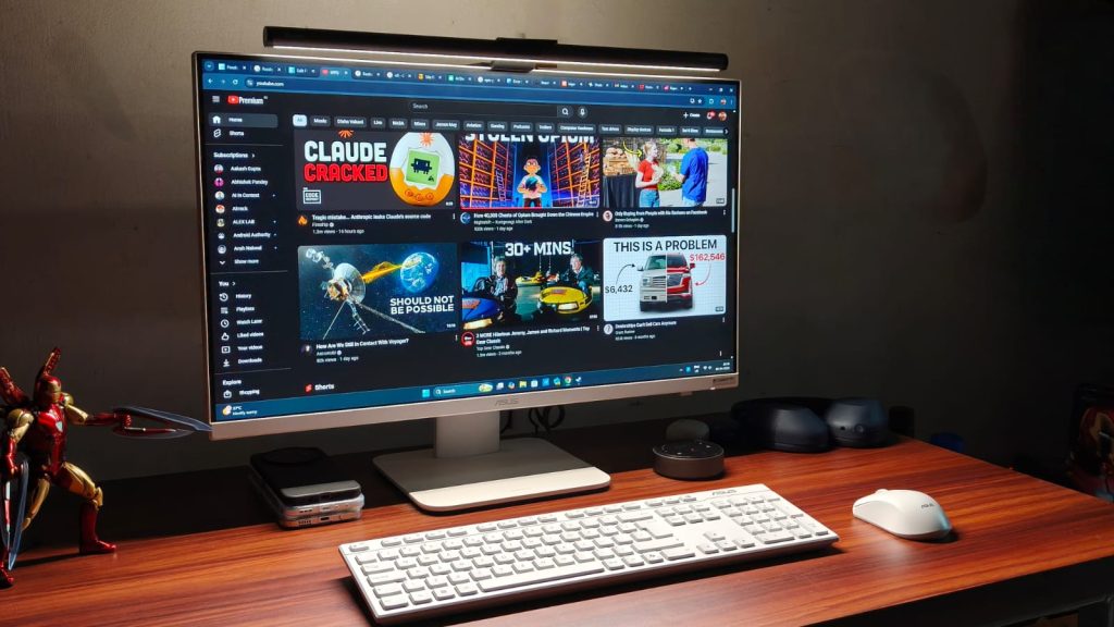 „YouTube“ pagrindinis puslapis atidarytas „Asus VM670KA“.