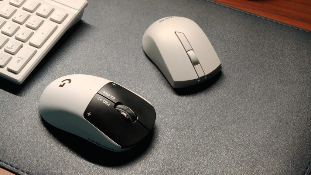 Logitech Pro X2 Superstrike prieš įprastą Asus pelę