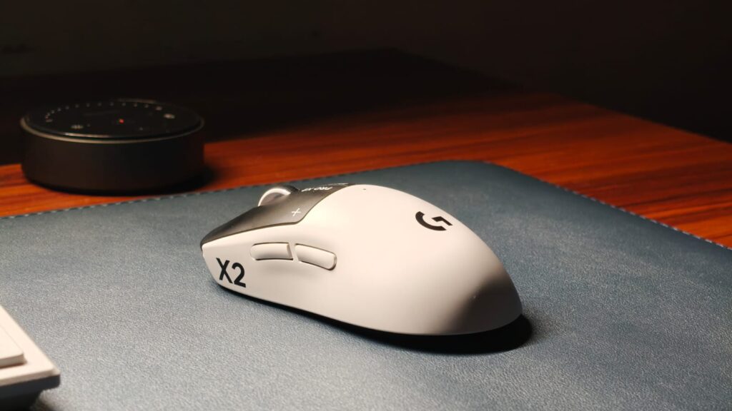 „Logitech Pro X2 Superstrike“ iš galo